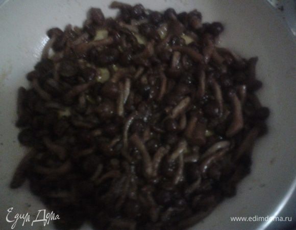 обжарить грибы на сливочном масле