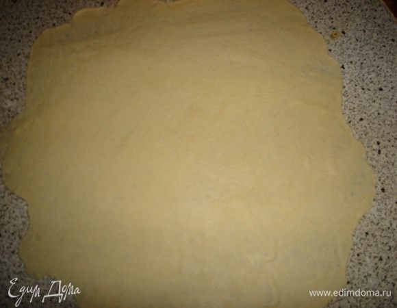 довольно тонко. У меня видны черные точки на столе... Растапливаем топленое масло.