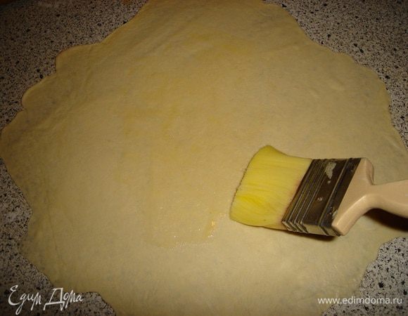 Промазываем тесто...
