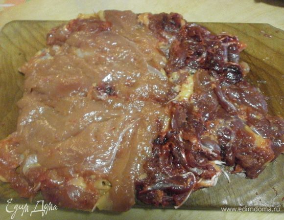 Проверяем, чтобы равномерно было заполнено мясом и в итоге имеем подготовленную тушку для фарширования.