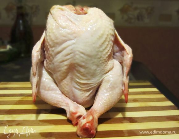 Цыпленка вымыть, обсушить бумажными салфетками.