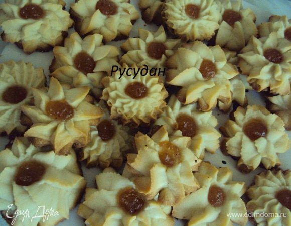 Выпекать до золотистого цвета.
И наслаждаться с молоком или какао, кофе или чаем-всяко вкусно!!!
Приятного!!!