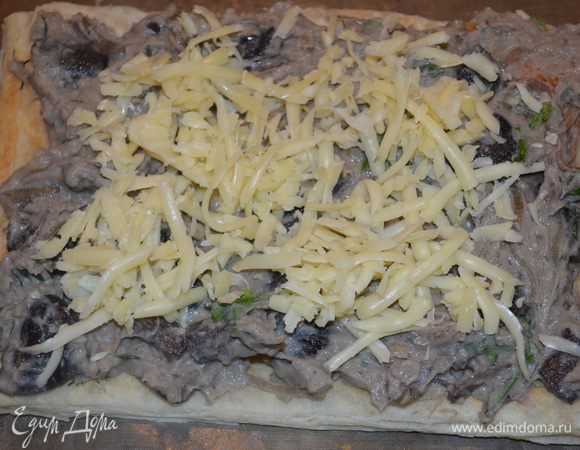 Посыпаем тертым сыром...
