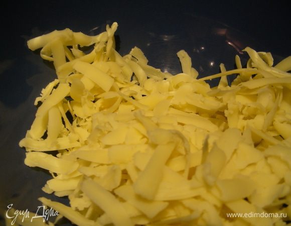 В это время трем сыр.