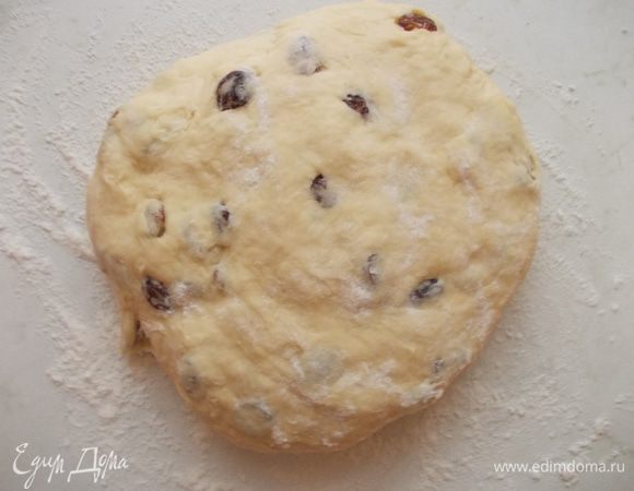 Добавить остальные ингредиенты и замесить эластичное тесто.