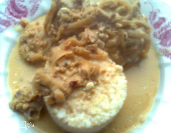 Джад либже подают с пшенной пастой. Это заменитель хлеба. Готовится она так: соотношение пшена и воды – 1:3. Пшено надо предварительно хорошенько промыть, опустить в уже кипящую воду без соли, перемешать один раз и варить на медленном огне до готовности. Потом добавить огонь и перемешивать пасту деревянной лопаткой до тех пор, пока она не перестанет прилипать к стенкам казанка. Выложить пасту на тарелку, дать остыть, разрезать на кусочки и подавать к блюду.

Для НЕлюбителей экзотики предлагаю заменить пасту на картофельное пюре. Тоже очень вкусно!