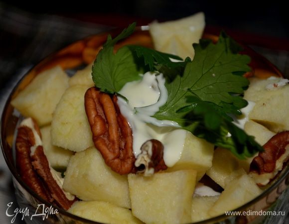 Салат слегка полить майонезом со сливками.
Подаем к столу. Приятного аппетита!!!