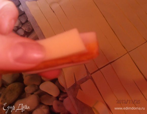 каждую палочку соединяем с пластинкой сыра