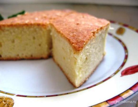 Тонко натереть цедру, стараясь не захватить белую шкурку. 