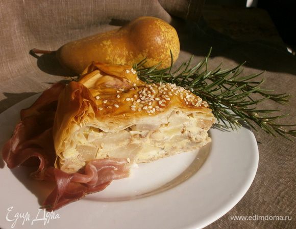 Желательно дать немного остыть пирогу. Наиболее вкусный чуть тёплый. приятного аппетита!!!