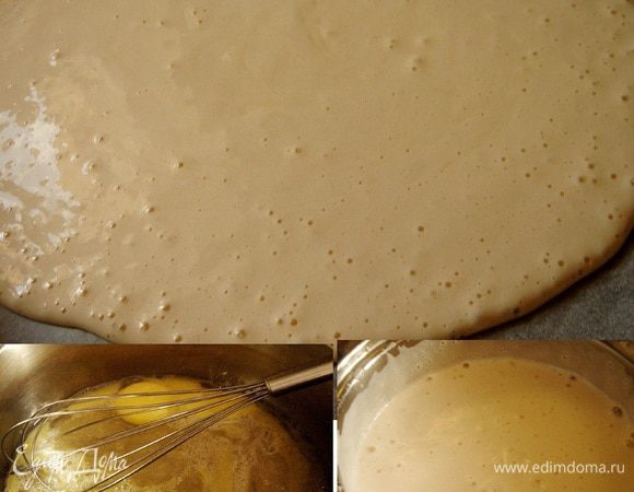 Приготовить бисквит с подогревом. Для этого в миску поместить яйца и сахар, поставить на водяную баню и, помешивая, прогреть до 45°C, чтобы было тепло пальцам. Снять с бани и взбить яйца миксером до пышной пены. Смешать муку и крахмал и соединить с яичной массой. Противень застелить пергаментом, вылить в противень тесто и выпекать при 200°C минут 15. Готовый бисквит оставить на просушку на сутки (минимум — ночь).