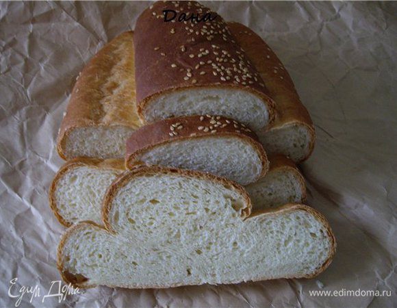 Из теста сформировать 3 одинаковых жгута.
Два соединить вместе, третий положить сверху.