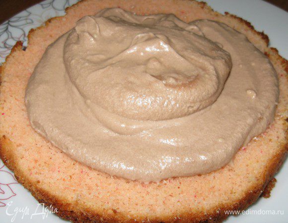 Коржи разрезать и смазать кремом.
Украсить по желанию.
Я украсила зефиром белым и дольками мандарин