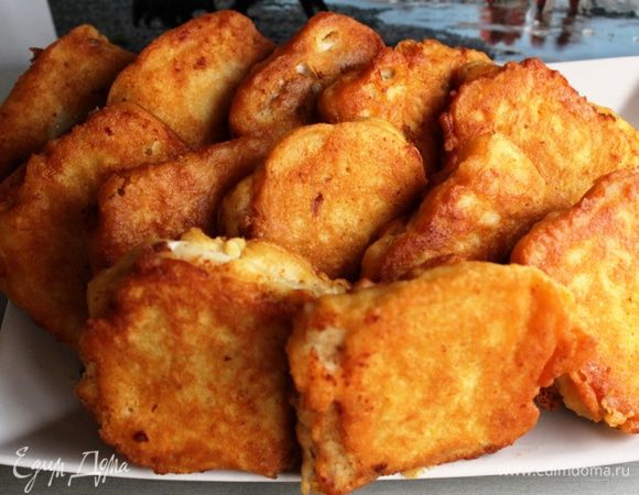 Филе нарезать на куски, посолить, поперчить, полить соком лимона. Обмакивать рыбу в тесто и жарить на среднем огне во фритюре по 3-4 минуты каждую сторону. Выкладывать на бумажное полотенце, что бы избавиться от лишнего масла. Приятного аппетита! 