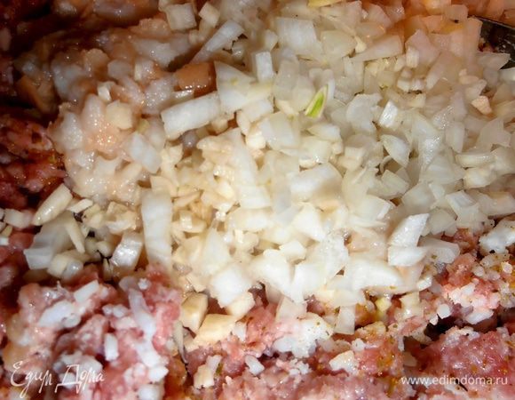 Высыпать вслед за булкой.