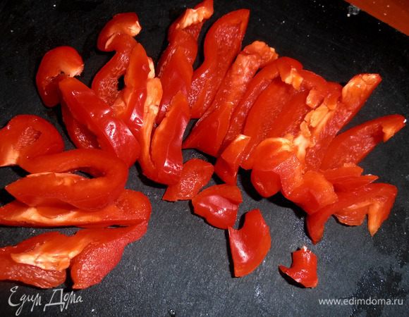 Нарезаем на кусочки.