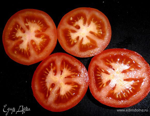 Берём помидоры (лучше без кожицы, но у моих тонкая оказалась).