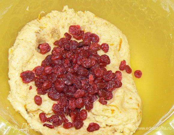 сушеную вишню.