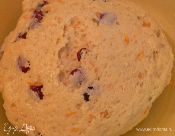 Замесить мягкое, нелипкое тесто.
