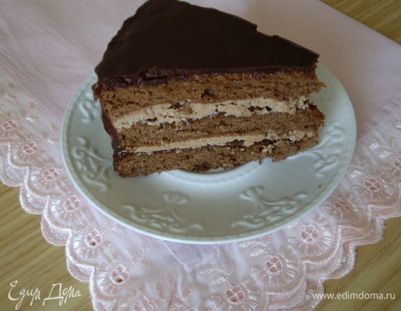 Желтки взбейте с половиной сахара в пышный светлый крем. Белки взбейте до плотности. Добавьте оставшийся сахар и взбивайте еще до такого состояния. Смешайте белки и желтки. Всыпьте муку (просеянную с какао), перемешайте, делая ложкой движения от края к середине, тщательно, но осторожно. Влейте по краю растопленное масло, остуженного до 28–30°C, перемешайте. Готовую массу влейте в смазанную маслом и посыпанную мукой форму (23 см). Пеките при 200°C 30 минут. Выньте из формы, оставьте на решетке на 8 часов.