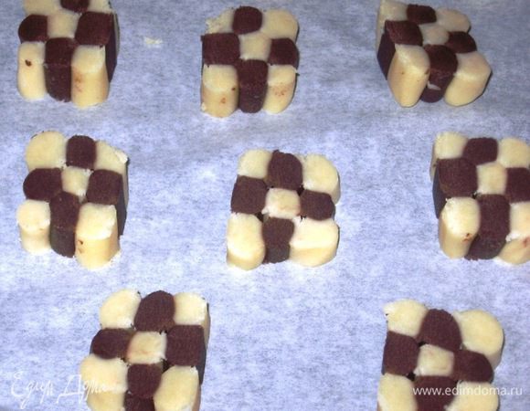 Разложить печенье  на  пергамент. Выпекать в предварительно разогретой до 180° духовке около 15 минут. Приятного аппетита:)