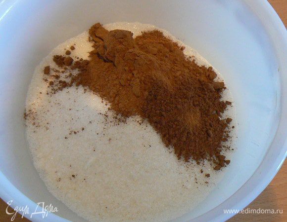 Смешать муку, сахар и какао.