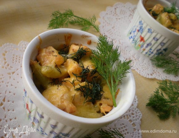 Запекать в духовке при температуре 170* минут 15.  До золотистой корочки. Сверху посыпать укропом. Подавать с лимоном.