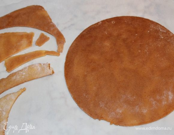 Выпекаются коржи очень быстро, буквально 3–4 минуты.