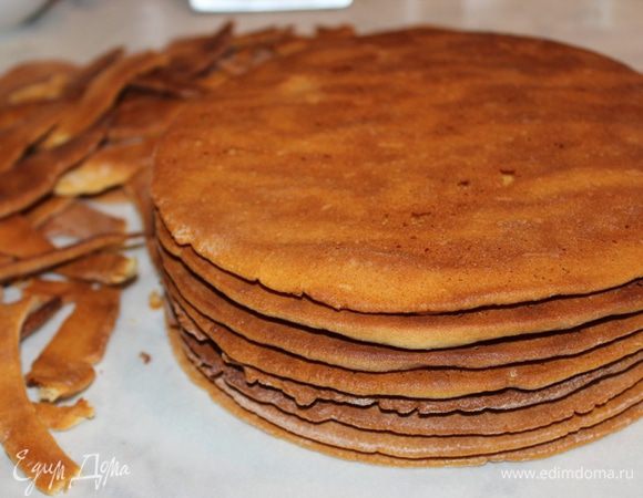 Коржи охладите.