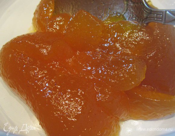 Апельсиновый джем размешайте с ложкой воды и  подогрейте .