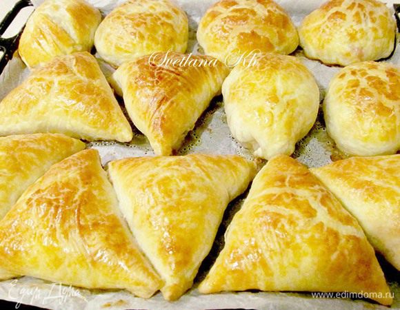 Аккуратно  отделить самсу  от бумаги и наслаждаться сочной, хрустящей выпечкой.