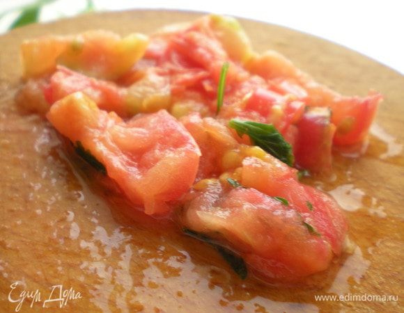 и помидор порезать. 



