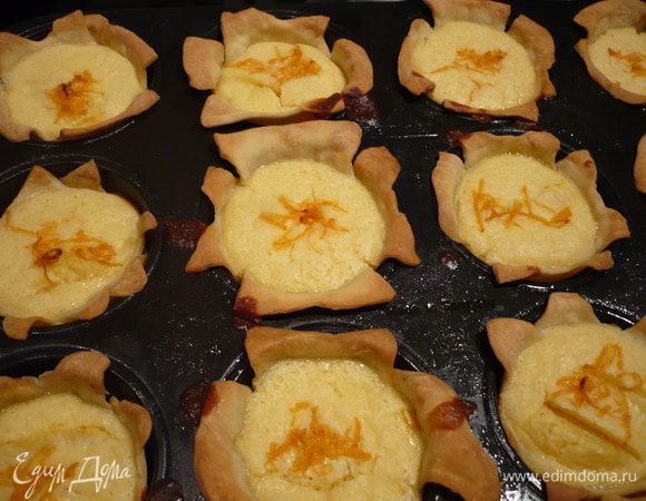 Ставим в духовку на 35 минут (кексу понадобилось еще минут 15-20).
Корзиночки готовы. Приятного аппетита!