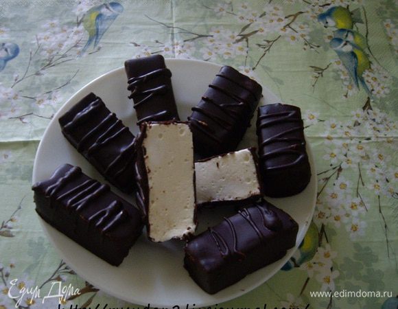 Остатками шоколада я сделала полосочки. Конфеты получились вкусные! 