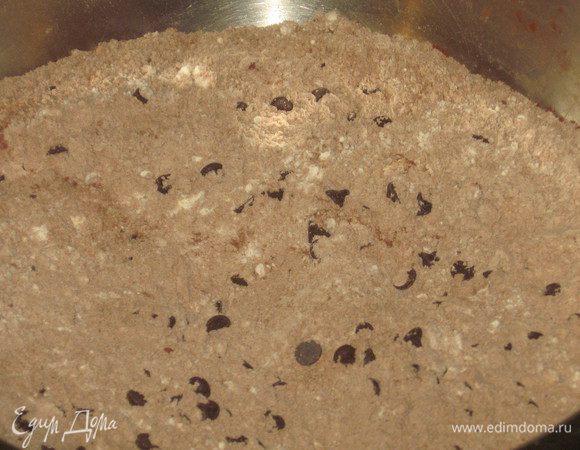 Соединить муку, сахар, ванильный сахар  , какао, соду и разрыхлитель, тщательно перемешать. 