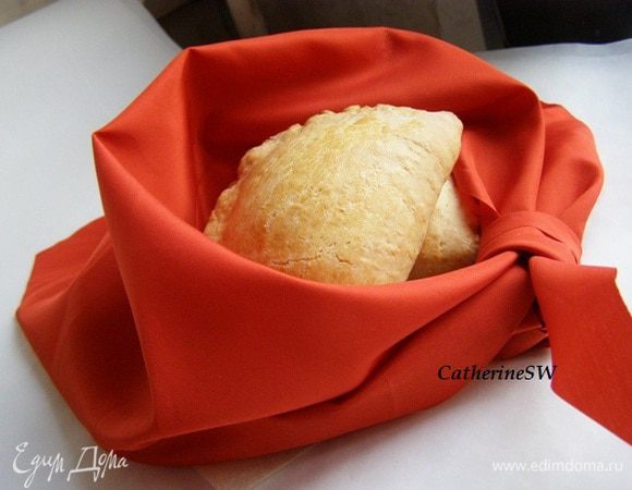 Выпекаем при 200 градусах около 20 минут. Сочни получились те самые!)) Очень аккуратные. Начинка "не посмела" никуда убежать)))