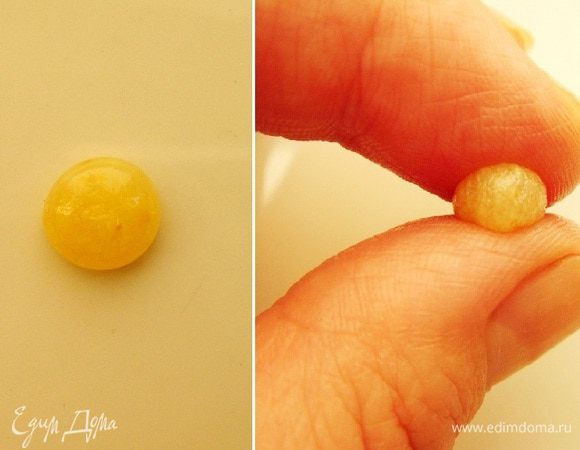 Проба на мягкий шарик определяется так: капля сиропа на блюдце после непродолжительного остывания скатывается пальцами в мягкий шарик.