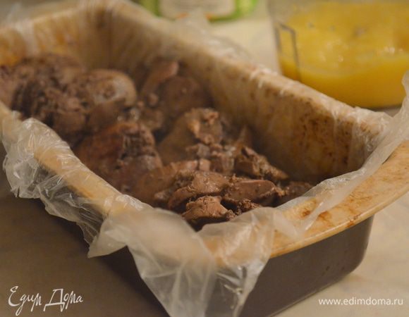 выкладываем печень ровным слоем