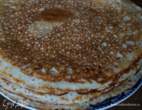 Выпечь тонкие блинчики