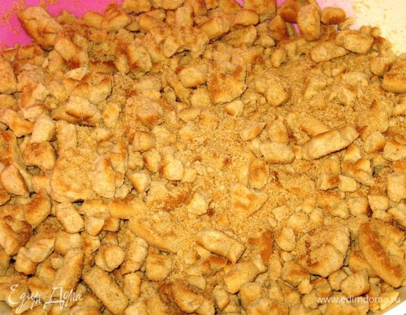 Печенье измельчить.