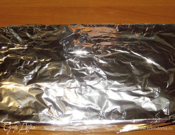 Накрыть форму фольгой и поставить в холодильник минимум на 3 часа. 