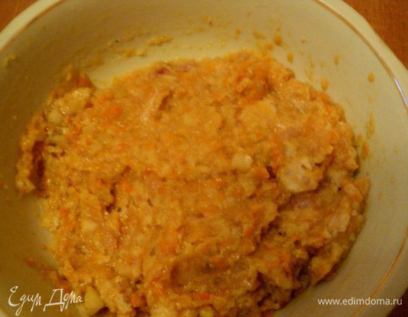 Фарш хорошо вымесить и выбить до однородной массы.