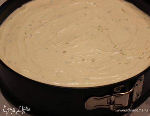 Нанести лаймовый крем и поставить в холодильник на 1 час