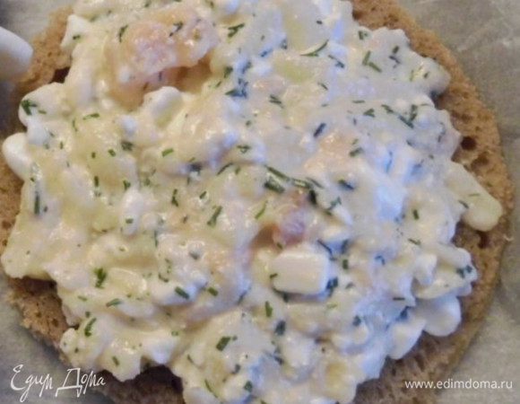 Бонус: Когда я сделала 6 слоек, то у меня осталось ещё пара столовых ложек начинки. Можно сделать запеченные Бутерброды: Из куска подового хлеба вырезать 2 кружочка чайной кружечкой. Разделить оставшуюся начинку и намазать ею кружки хлеба. 