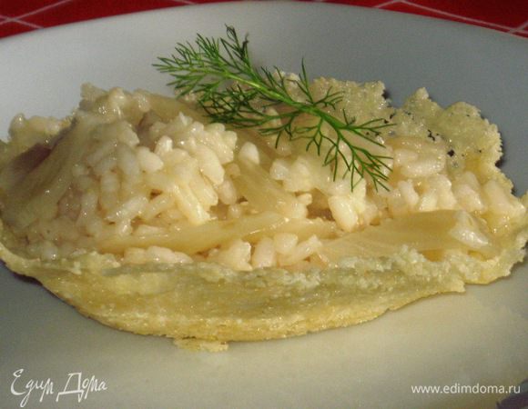 Снять готовую корзиночку и наполнить ризотто. Приятного аппетита:)