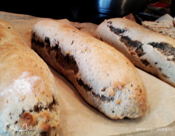 Взбить яйца с сахаром и цедрой
В отдельной посуде смешать сухие ингредиенты: мука, соль, разрыхлитель, кофе, орехи, изюм.
Все смешать, разделить на 4 части и раскатать в батоны
Поставить в разогретую до 200С духовку и выпекать 20 минут