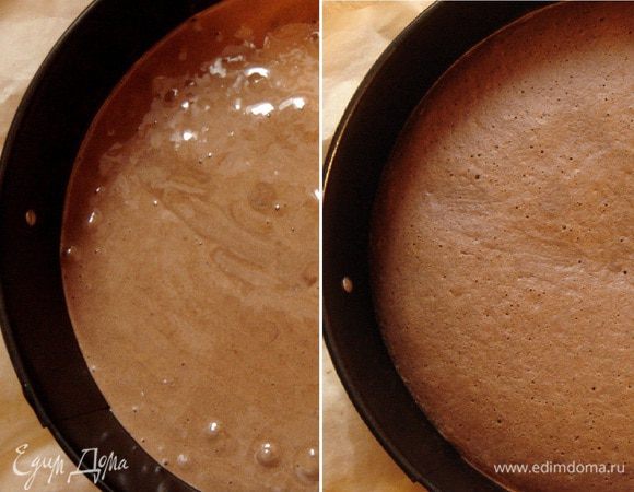 Дно разъёмной формы 22-24 см застелить пергаментом. Вылить в форму тесто и выпекать 5 минут при 200*С, а затем снизить температуру до 180*С и выпекать бисквит ещё 20 минут. Готовый бисквит остудить в форме,затем разделить его на два коржа и пропитать коньяком или ромом.