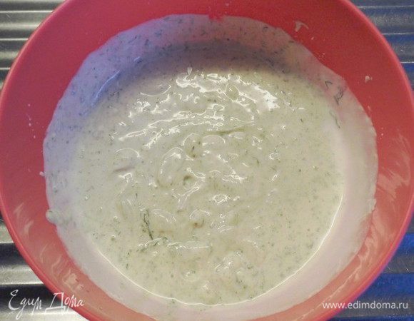 Посолить и взбить блендером в однородную массу - помазка готова.