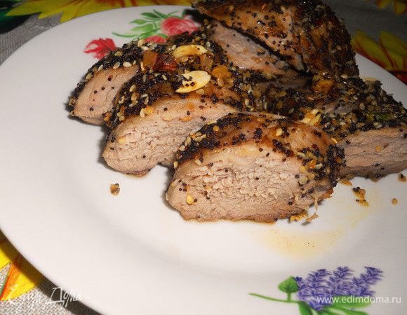 Достать из духовки, развернуть, нарезать на кусочки и наслаждаться...Приятного аппетита.