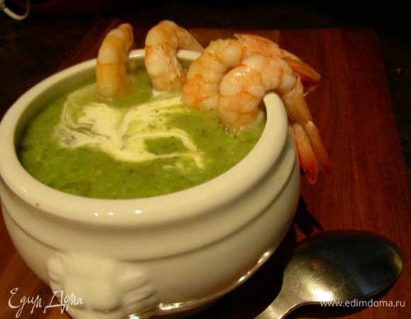 Подаем со сметаной или крем-фрешем. Можно его украсить капельками песто. Приятного аппетита))